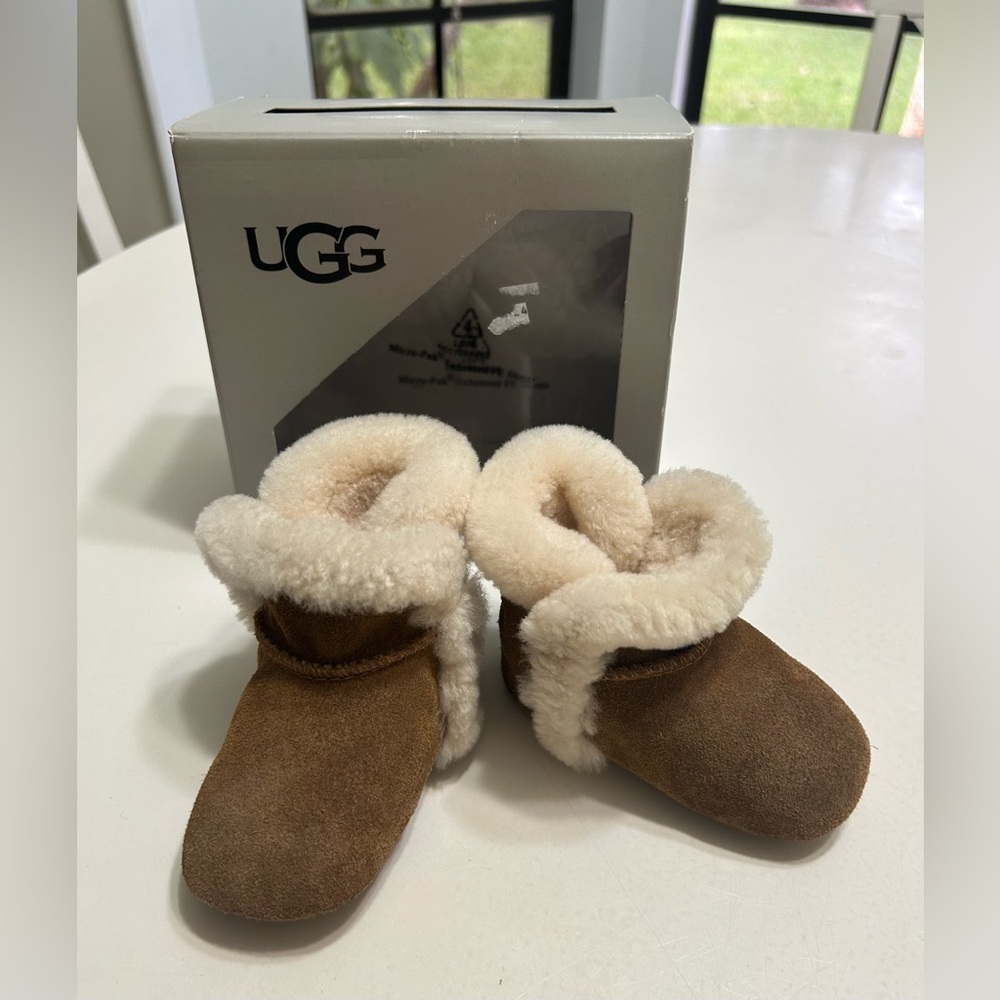 UGG BOOTIES size 2/3 USA